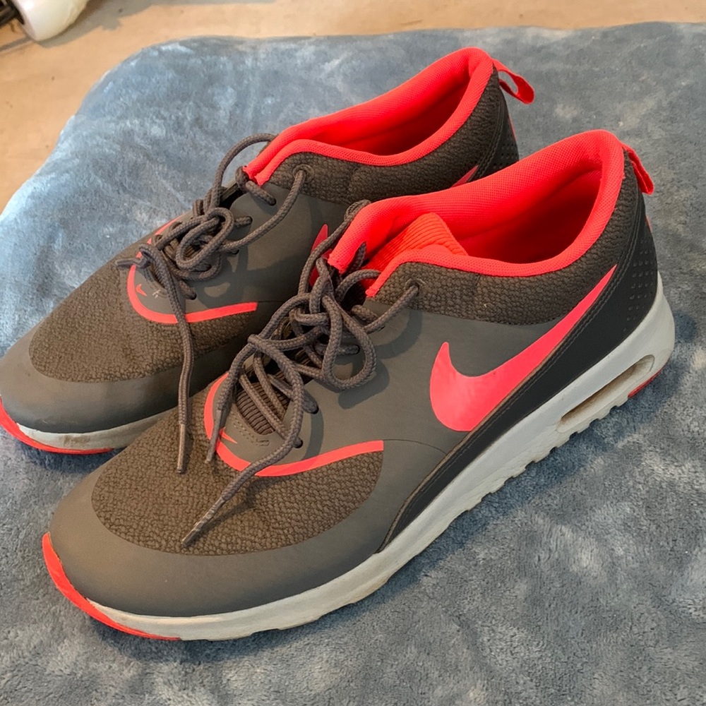 Womens Nike Thea Air Max size 10